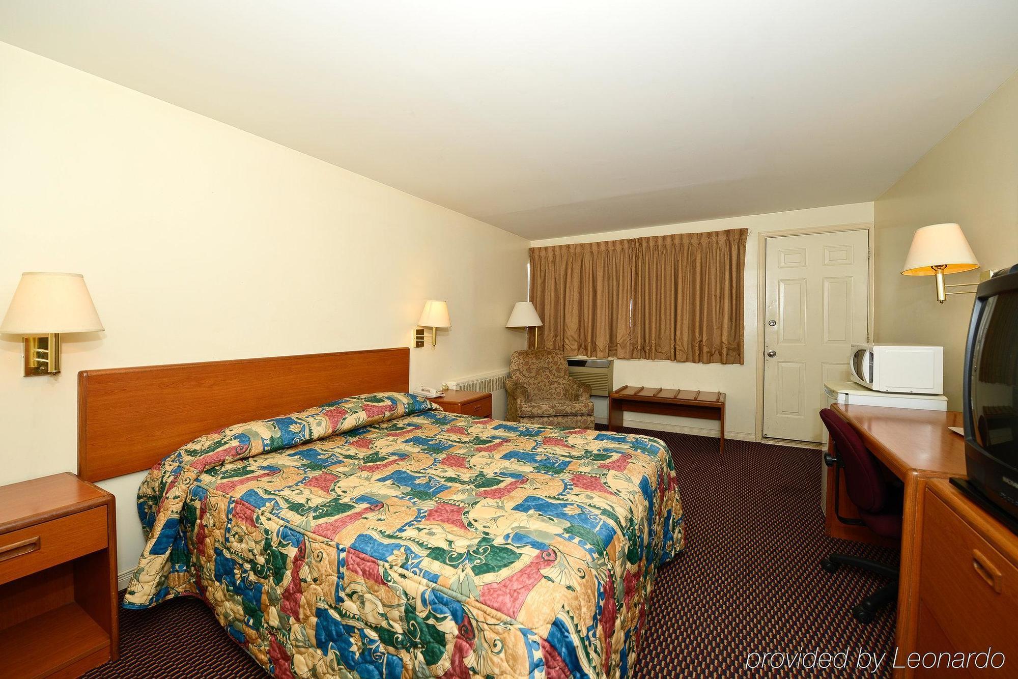 Travelers Inn Belleville Room photo