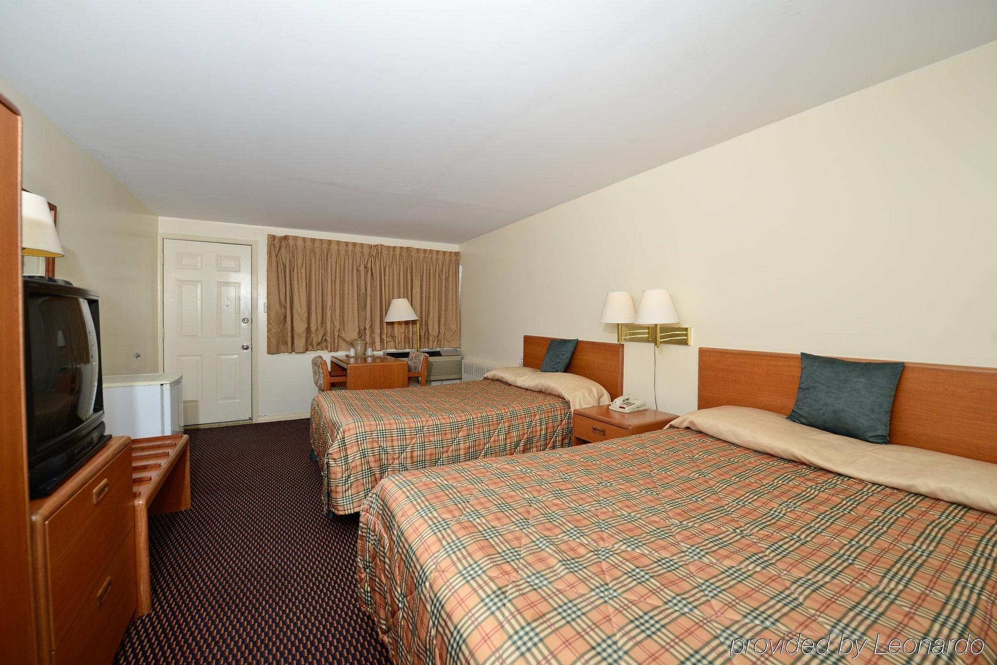 Travelers Inn Belleville Room photo