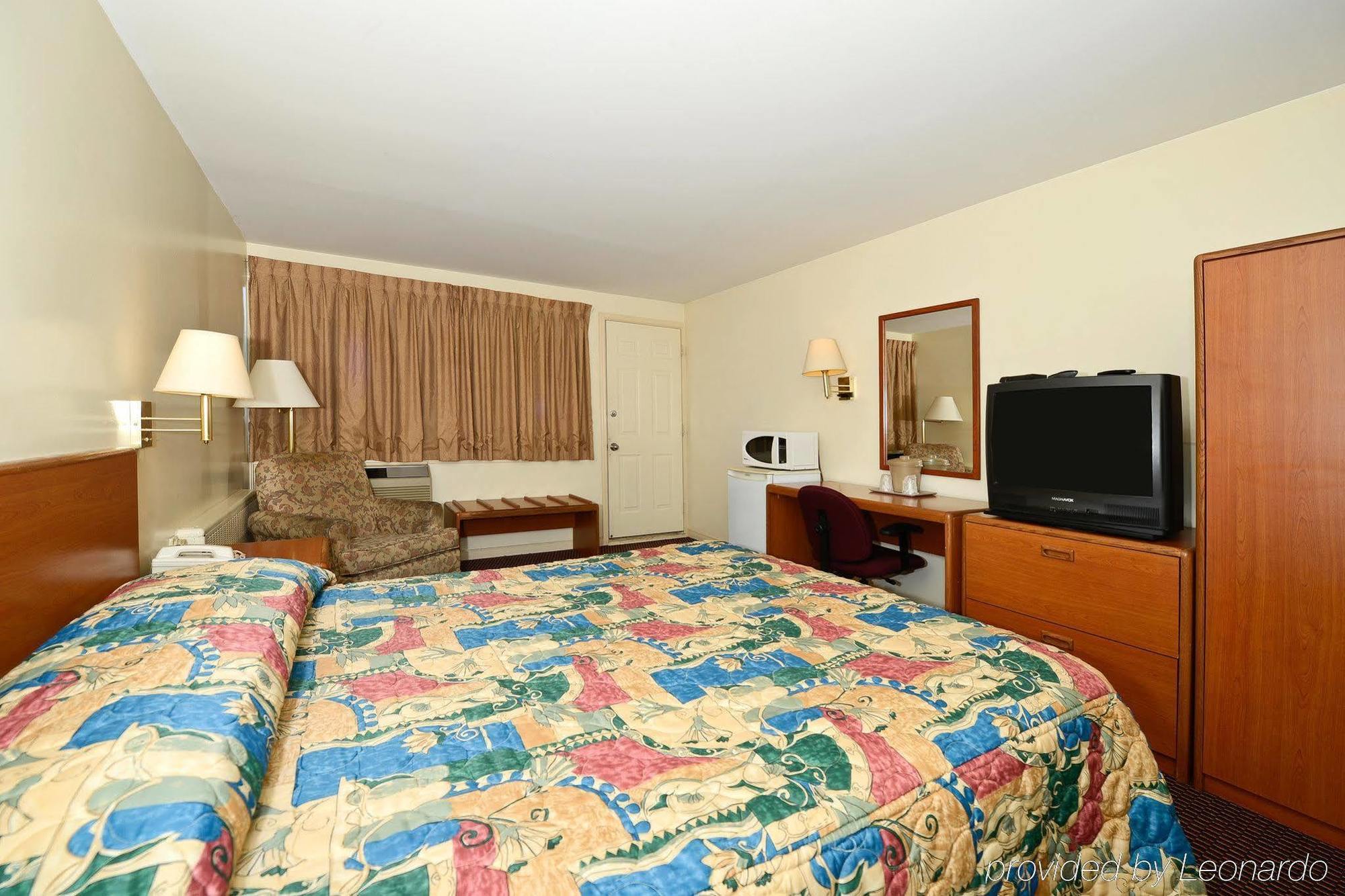 Travelers Inn Belleville Room photo