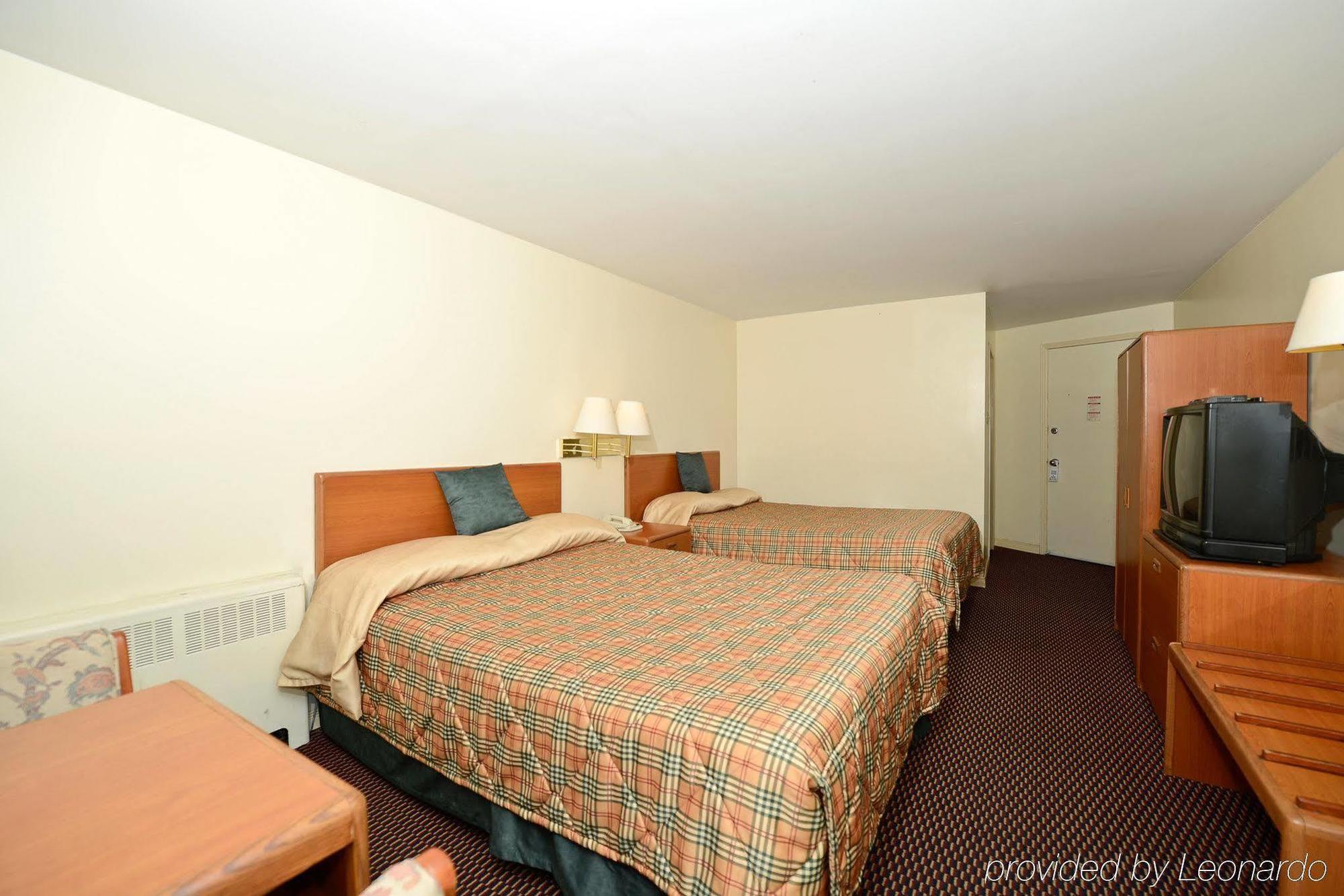 Travelers Inn Belleville Room photo